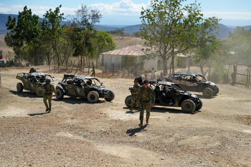 Comandante del Ejército recorre carretera internacional y unidades fronterizas en Elías Piña y Dajabón - Noticias de hoy en República Dominicana | De Último Minuto