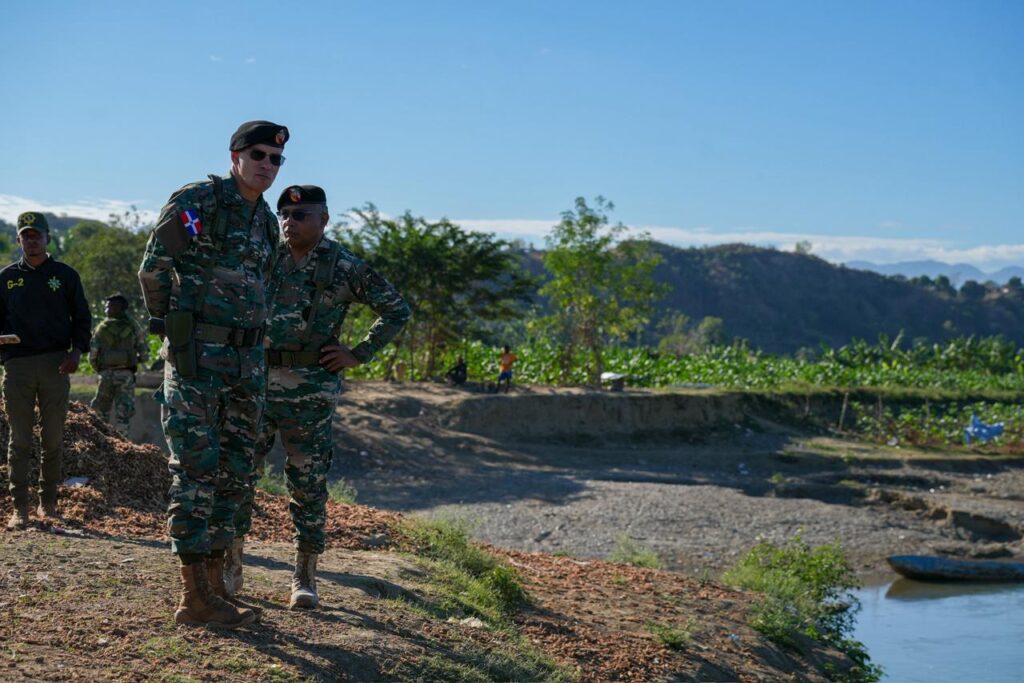 Comandante del Ejército recorre carretera internacional y unidades fronterizas en Elías Piña y Dajabón - Noticias de hoy en República Dominicana | De Último Minuto