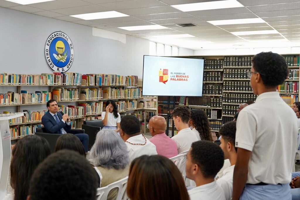 Roberto Ángel Salcedo inicia nueva etapa de “El Poder de las Buenas Palabras” enfocada en centros educativos - Noticias de hoy en República Dominicana | De Último Minuto