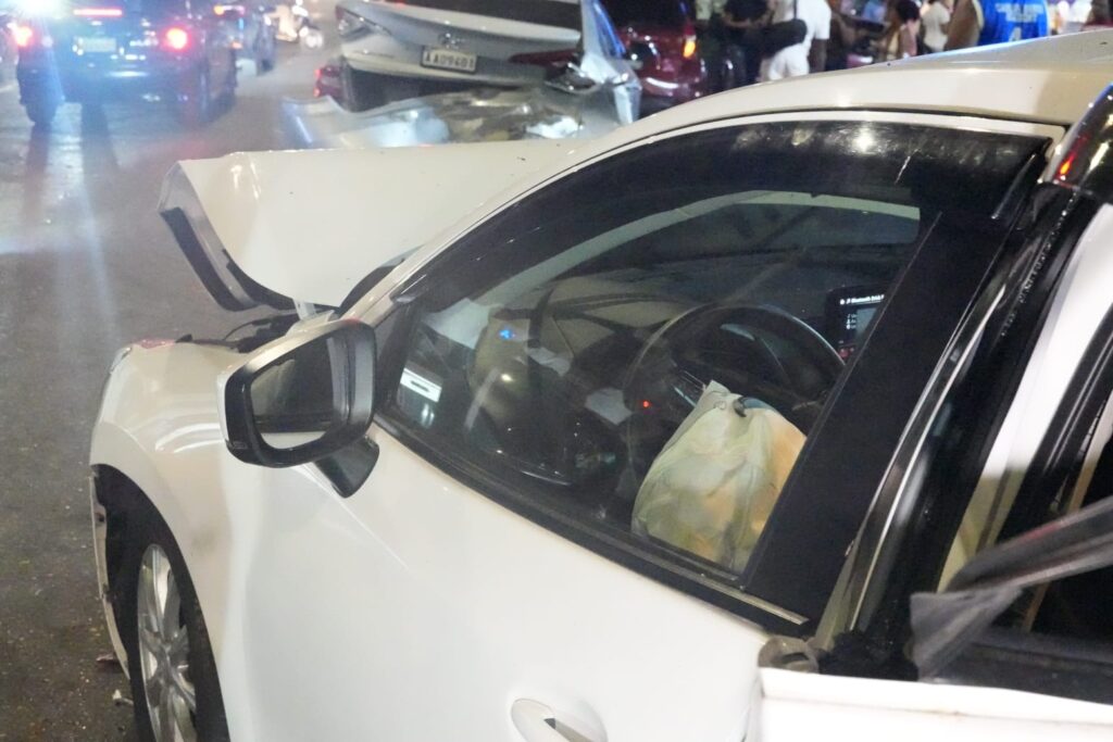 Aparatoso accidente de tránsito involucra a 5 vehículos en la avenida San Vicente de Paúl - Noticias de hoy en República Dominicana | De Último Minuto