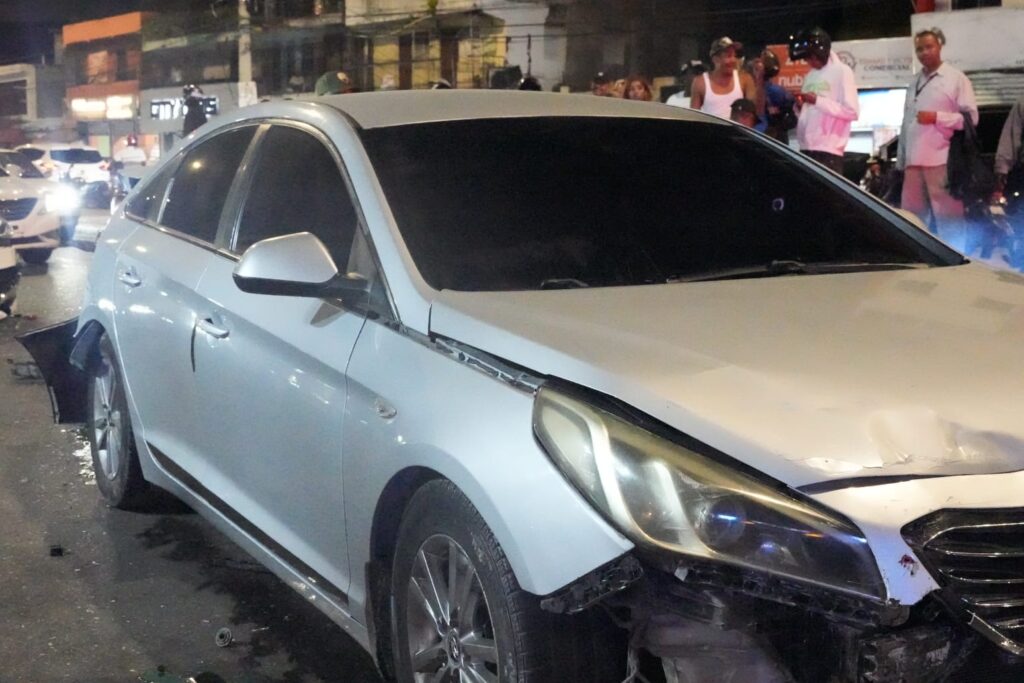 Aparatoso accidente de tránsito involucra a 5 vehículos en la avenida San Vicente de Paúl - Noticias de hoy en República Dominicana | De Último Minuto