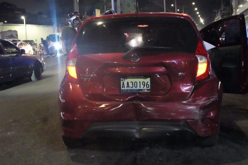 Aparatoso accidente de tránsito involucra a 5 vehículos en la avenida San Vicente de Paúl - Noticias de hoy en República Dominicana | De Último Minuto