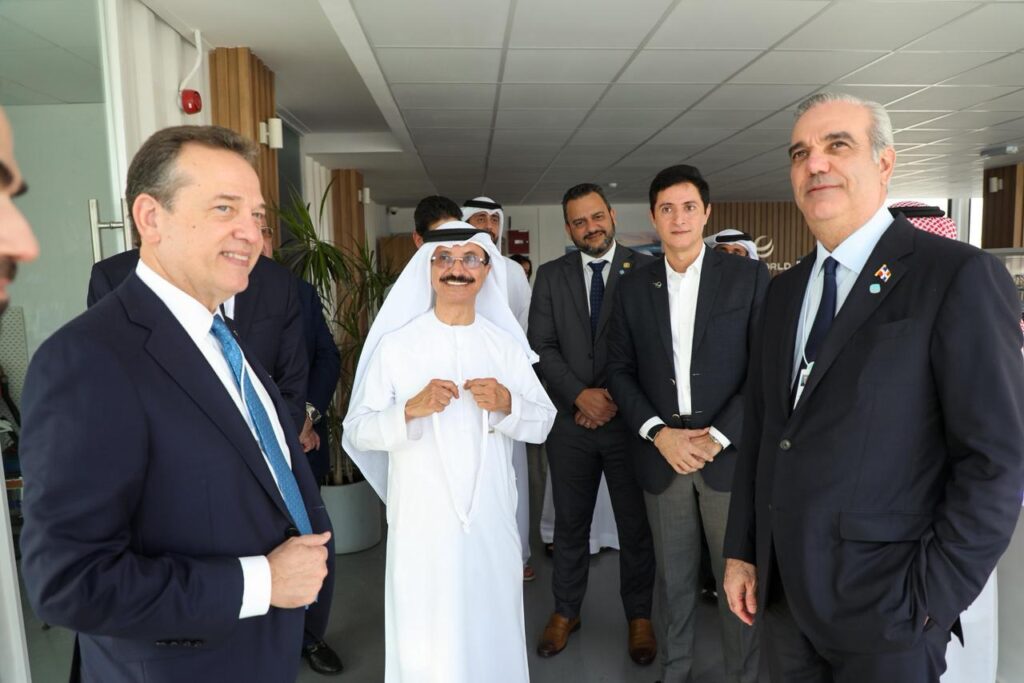 Abinader se reúne con líder global de DP World para consolidar a RD como centro logístico y de inversión regional - Noticias de hoy en República Dominicana | De Último Minuto