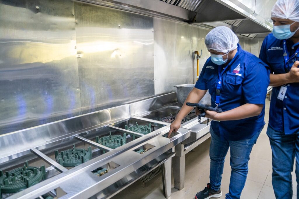 INABIE refuerza transparencia en licitaciones del almuerzo escolar con el uso de equipos tecnológicos - Noticias de hoy en República Dominicana | De Último Minuto