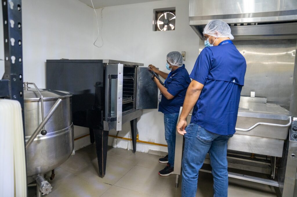 INABIE refuerza transparencia en licitaciones del almuerzo escolar con el uso de equipos tecnológicos - Noticias de hoy en República Dominicana | De Último Minuto