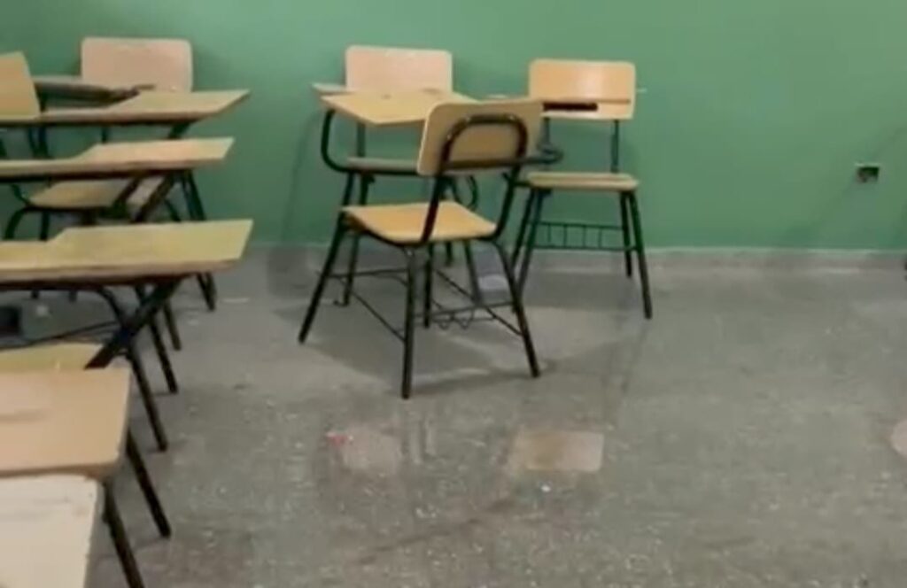 Filtraciones amenazan con detener docencia en liceo de La Palma Constanza - Noticias de hoy en República Dominicana | De Último Minuto