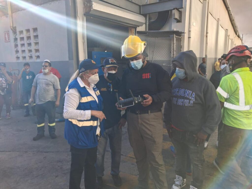911 coordina asistencia en incendio de gran magnitud en empresa de plásticos en San Cristóbal - Noticias de hoy en República Dominicana | De Último Minuto