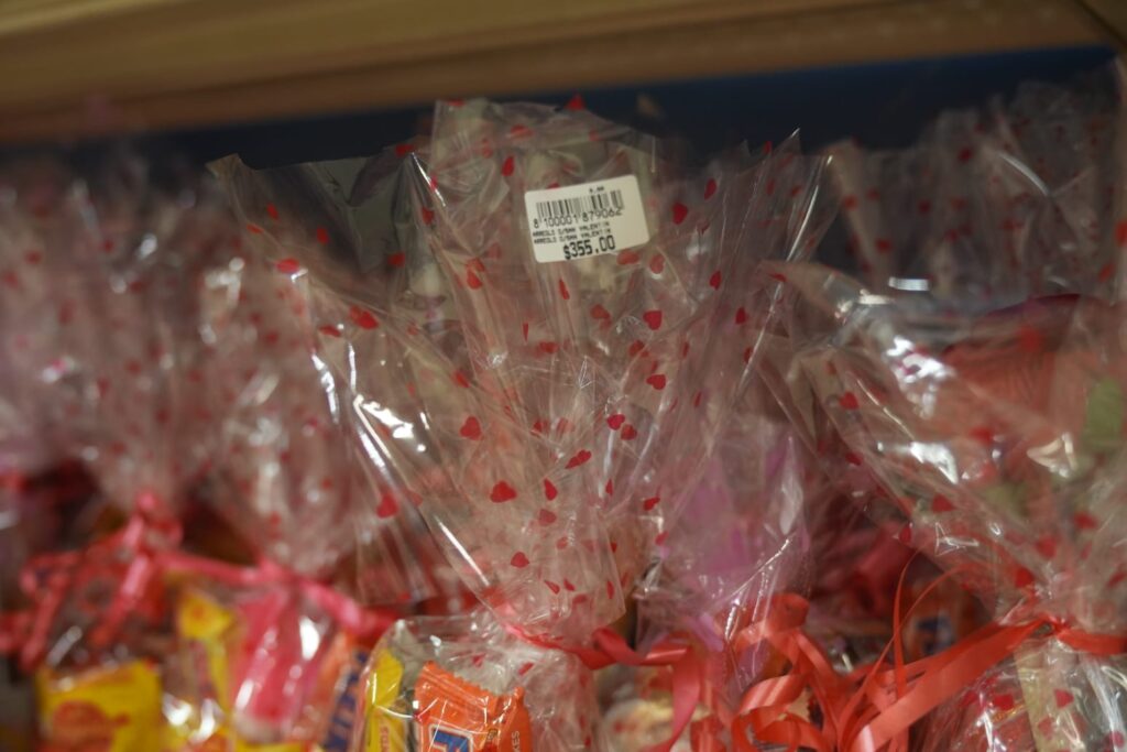 Flores, globos y tazas dinamizan el comercio en San Valentín 2026 - Noticias de hoy en República Dominicana | De Último Minuto