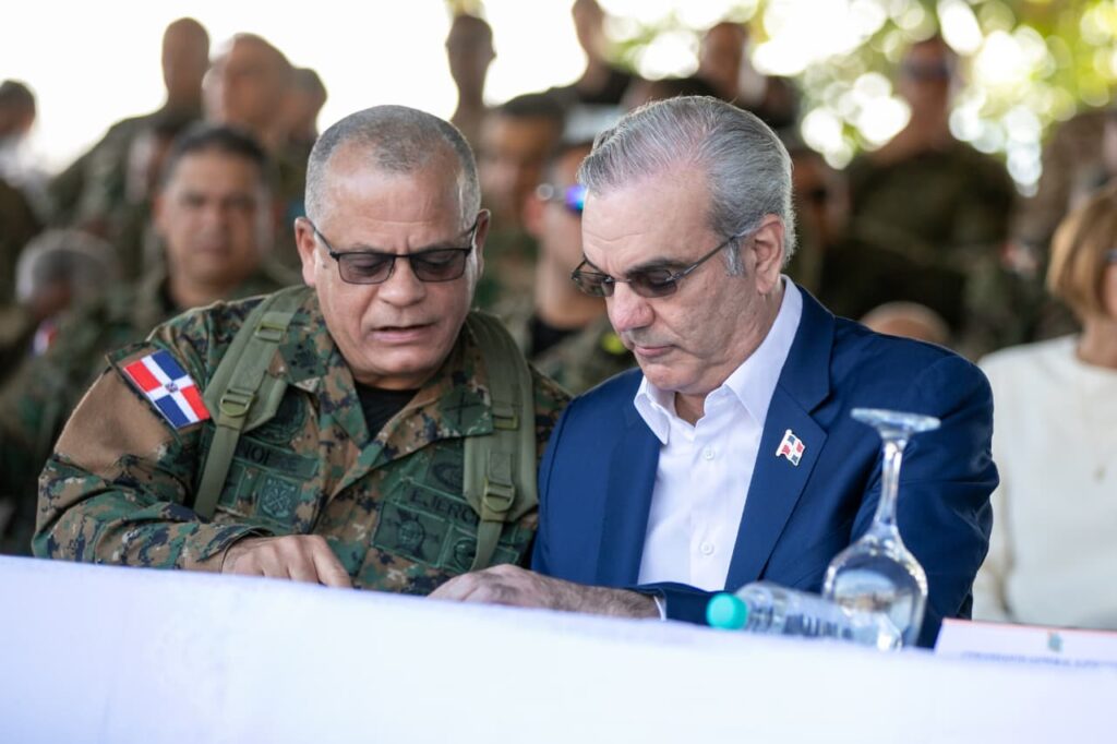Presidente Abinader entrega equipos militares y vehículos blindados FURIA para fortalecer seguridad nacional - Noticias de hoy en República Dominicana | De Último Minuto