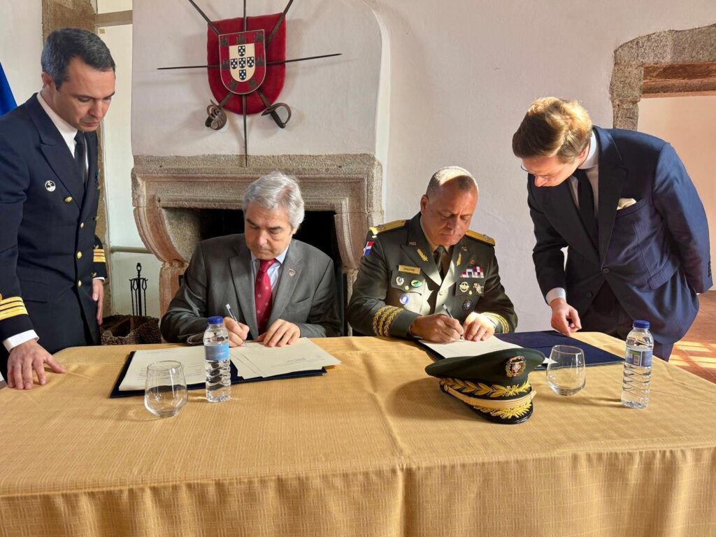 República Dominicana y Portugal firman acuerdo para adquisición de cuatro patrulleros de altura - Noticias de hoy en República Dominicana | De Último Minuto