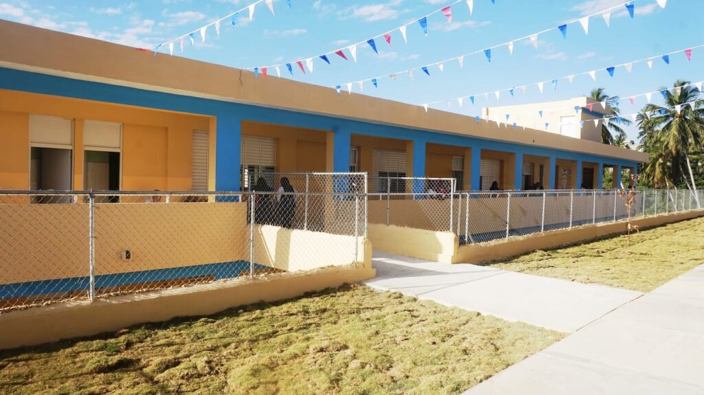 Entregan 16 aulas en centro educativo Villa Liberación en Samaná - Noticias de hoy en República Dominicana | De Último Minuto
