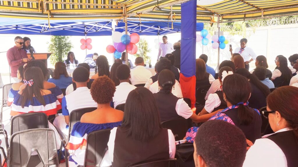 Entregan 16 aulas en centro educativo Villa Liberación en Samaná - Noticias de hoy en República Dominicana | De Último Minuto