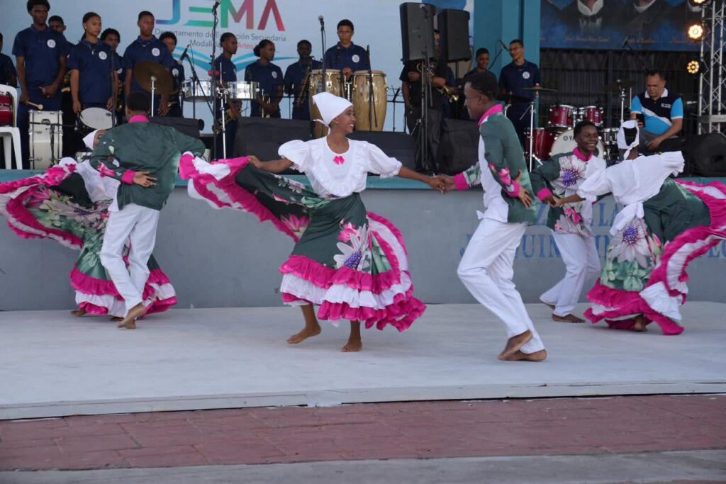 Ruta del Arte congrega a más de 300 estudiantes en Baní - Noticias de hoy en República Dominicana | De Último Minuto