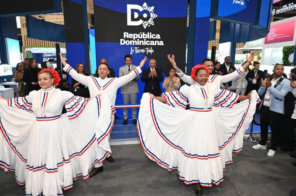 Banreservas anuncia condiciones de financiamiento para inversionistas colombianos en ANATO 2026 - Noticias de hoy en República Dominicana | De Último Minuto