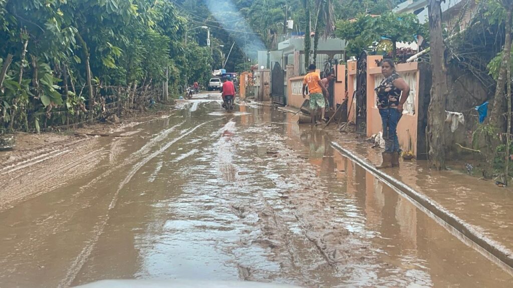 Tres viviendas colapsan y casi 300 resultan afectadas por lluvias en Gaspar Hernández - Noticias de hoy en República Dominicana | De Último Minuto