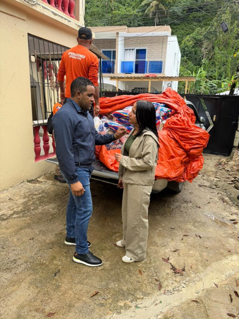 DASAC asiste a familias afectadas por inundaciones en cuatro provincias - Noticias de hoy en República Dominicana | De Último Minuto