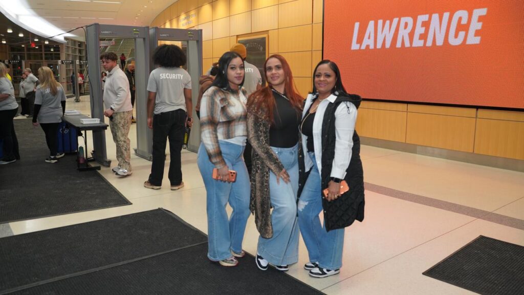 Fanáticos de todo Estados Unidos se dan cita en Boston para “Alofoke en el Agganis” - Noticias de hoy en República Dominicana | De Último Minuto