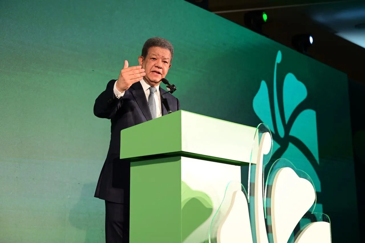 Leonel acusa al PRM de quebrar a los productores locales y advierte: “Esta vez o jugamos todos o se rompe la baraja” - Noticias de hoy en República Dominicana | De Último Minuto