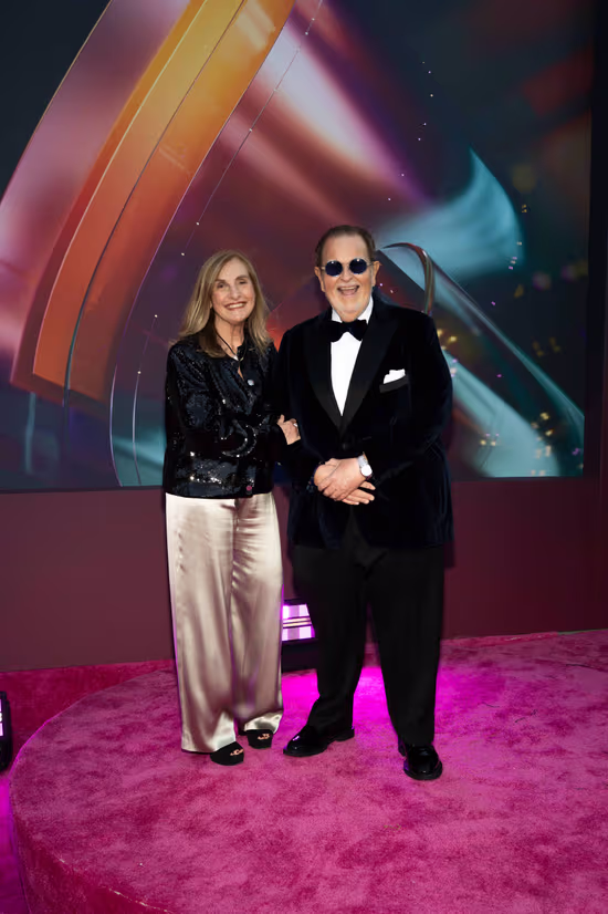 Famosos deslumbran en la alfombra magenta de Premio Lo Nuestro 2026 - Noticias de hoy en República Dominicana | De Último Minuto