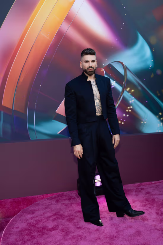 Famosos deslumbran en la alfombra magenta de Premio Lo Nuestro 2026 - Noticias de hoy en República Dominicana | De Último Minuto