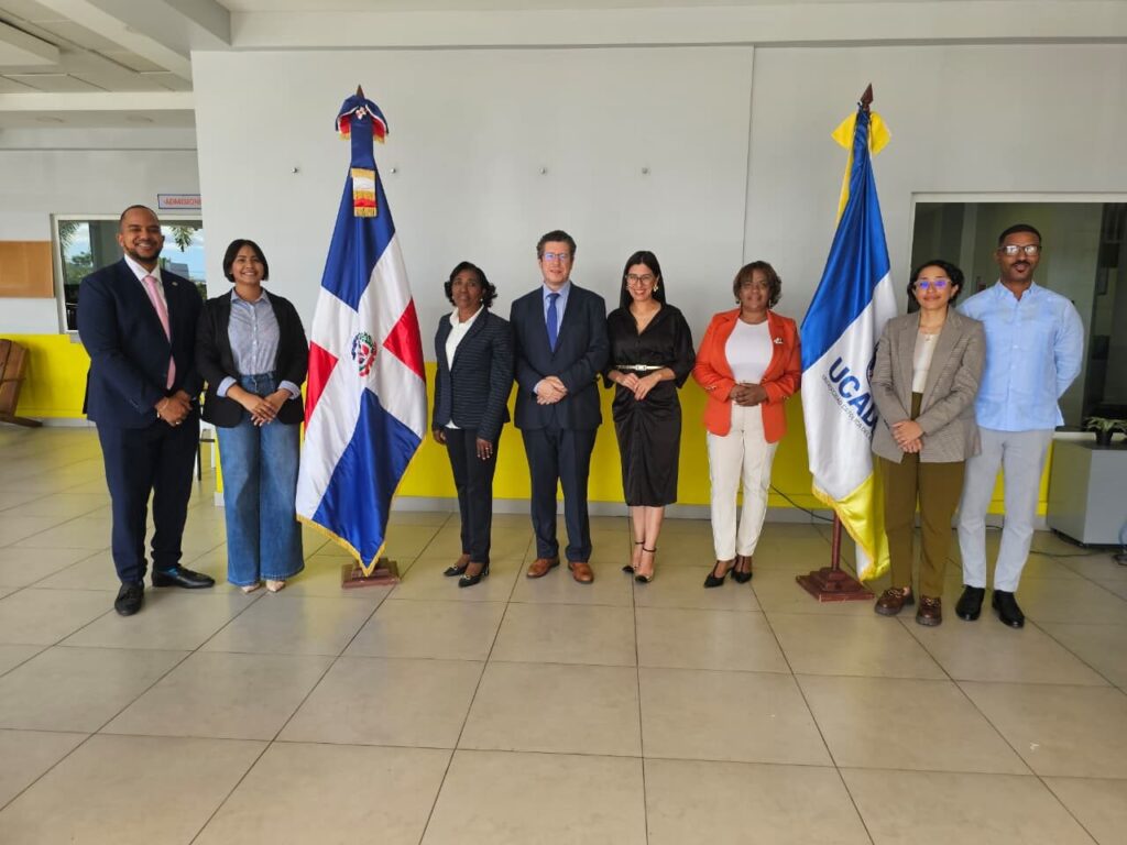 UCADE recibe la visita del Embajador de la OEA en República Dominicana - Noticias de hoy en República Dominicana | De Último Minuto