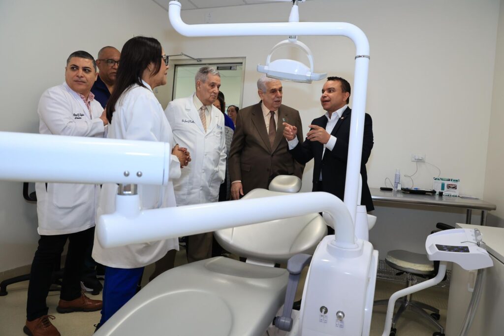 SNS entrega tomógrafos dentales y panorámicos en 8 hospitales - Noticias de hoy en República Dominicana | De Último Minuto