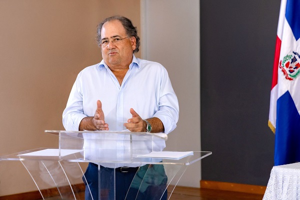 César Iglesias reconoce 40 años de servicio Ana Feliz Cordero - Noticias de hoy en República Dominicana | De Último Minuto