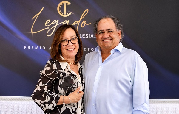 César Iglesias reconoce 40 años de servicio Ana Feliz Cordero - Noticias de hoy en República Dominicana | De Último Minuto
