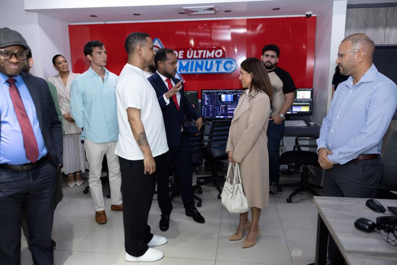 Embajadora Leah Campos visita redacción de De Último Minuto - Noticias de hoy en República Dominicana | De Último Minuto