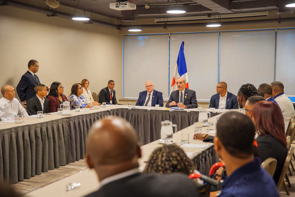 Kast rompe protocolo para felicitar a Abinader por su aniversario de matrimonio - Noticias de hoy en República Dominicana | De Último Minuto