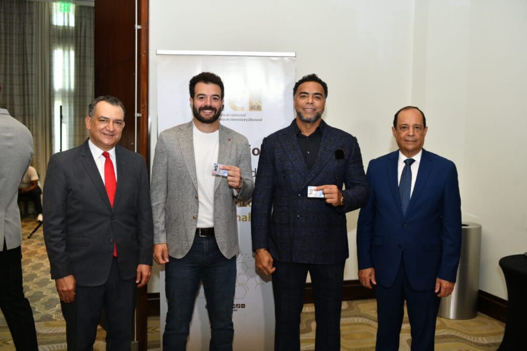JCE entrega nueva cédula a integrantes de la selección dominicana del Clásico Mundial de Béisbol 2026 - Noticias de hoy en República Dominicana | De Último Minuto