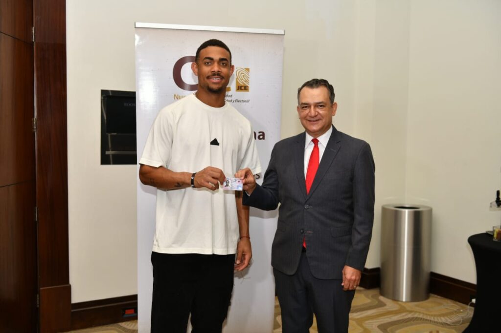 JCE entrega nueva cédula a integrantes de la selección dominicana del Clásico Mundial de Béisbol 2026 - Noticias de hoy en República Dominicana | De Último Minuto