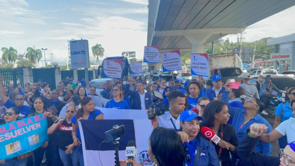ADP protesta por malas condiciones escuelas en Santiago - Noticias de hoy en República Dominicana | De Último Minuto