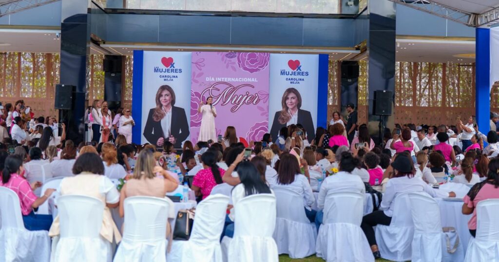 Carolina Mejía recibe contundente respaldo de mujeres líderes en encuentro nacional - Noticias de hoy en República Dominicana | De Último Minuto