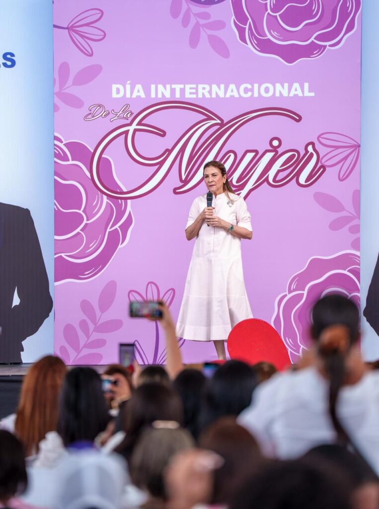 Carolina Mejía recibe contundente respaldo de mujeres líderes en encuentro nacional - Noticias de hoy en República Dominicana | De Último Minuto