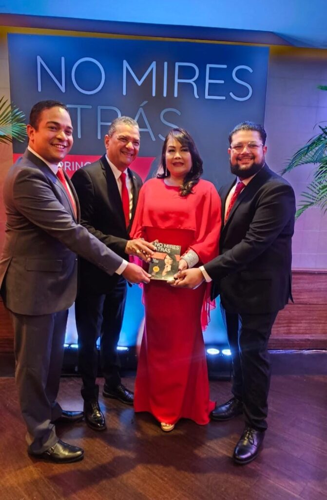 Sulin Lantigua presenta "No mires atrás", una guía inspiradora para el liderazgo empresarial - Noticias de hoy en República Dominicana | De Último Minuto