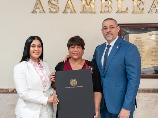 Senado reconoce a 32 dominicanas en el acto “Huellas de Futuro: Mujeres que Construyen Nación” - Noticias de hoy en República Dominicana | De Último Minuto