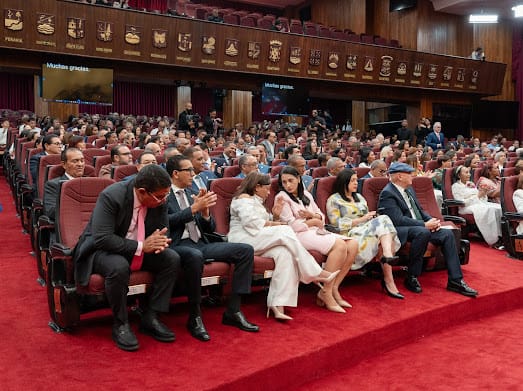 Senado reconoce a 32 dominicanas en el acto “Huellas de Futuro: Mujeres que Construyen Nación” - Noticias de hoy en República Dominicana | De Último Minuto