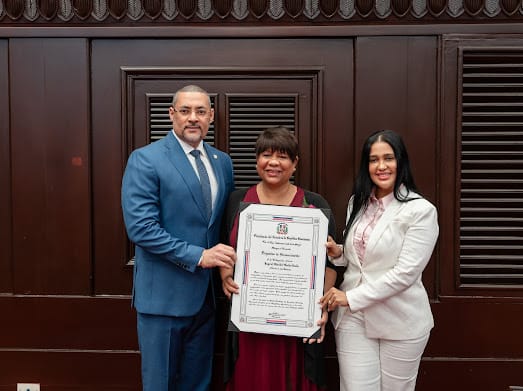 Senado reconoce a 32 dominicanas en el acto “Huellas de Futuro: Mujeres que Construyen Nación” - Noticias de hoy en República Dominicana | De Último Minuto