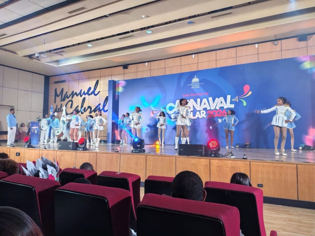 Estudiantes de Azua destacan en la Gala Nacional de Carnaval Estudiantil - Noticias de hoy en República Dominicana | De Último Minuto