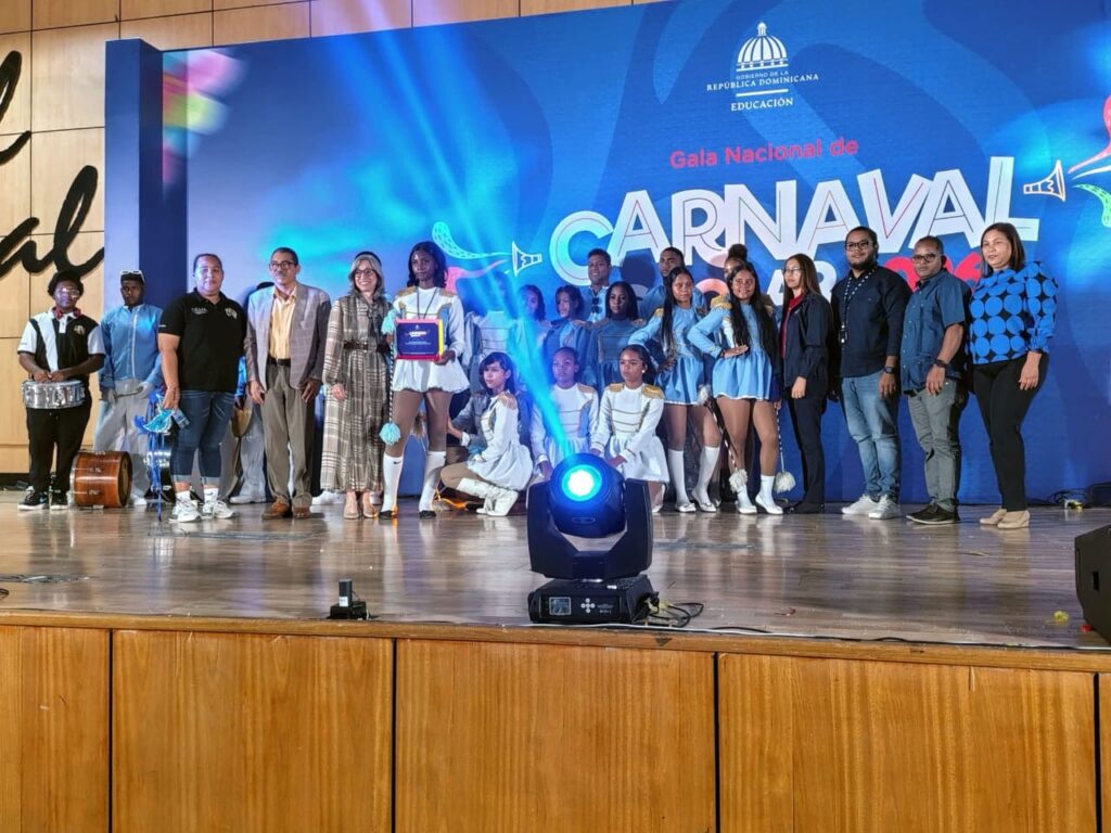 Estudiantes de Azua destacan en la Gala Nacional de Carnaval Estudiantil - Noticias de hoy en República Dominicana | De Último Minuto