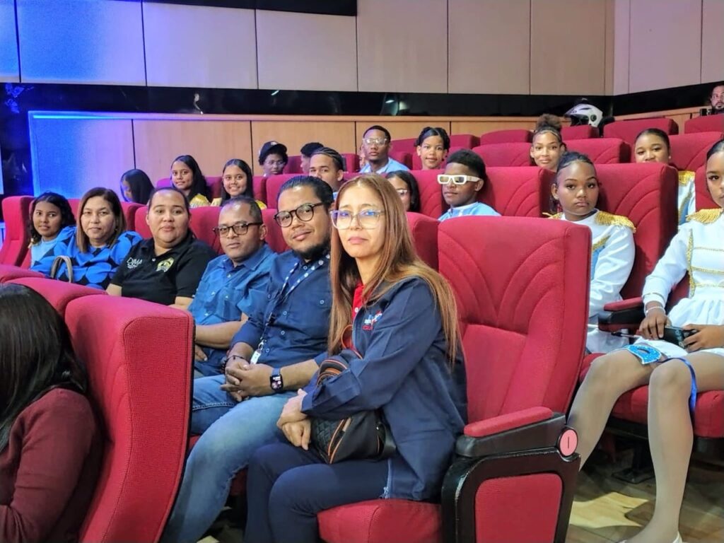 Estudiantes de Azua destacan en la Gala Nacional de Carnaval Estudiantil - Noticias de hoy en República Dominicana | De Último Minuto