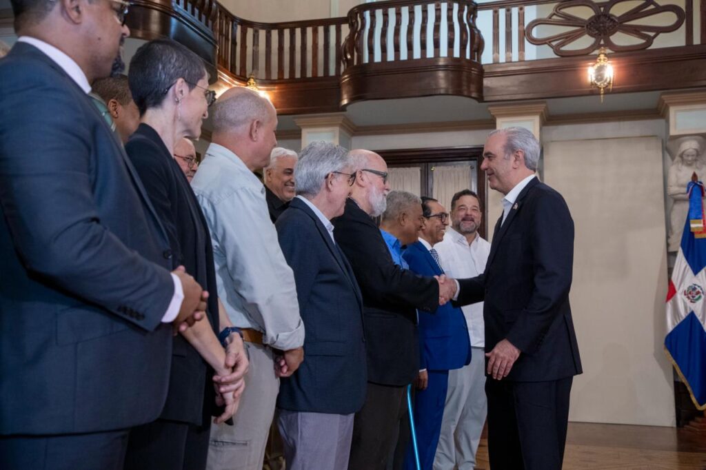 Abinader juramenta comité gestor del Observatorio Ambiental - Noticias de hoy en República Dominicana | De Último Minuto