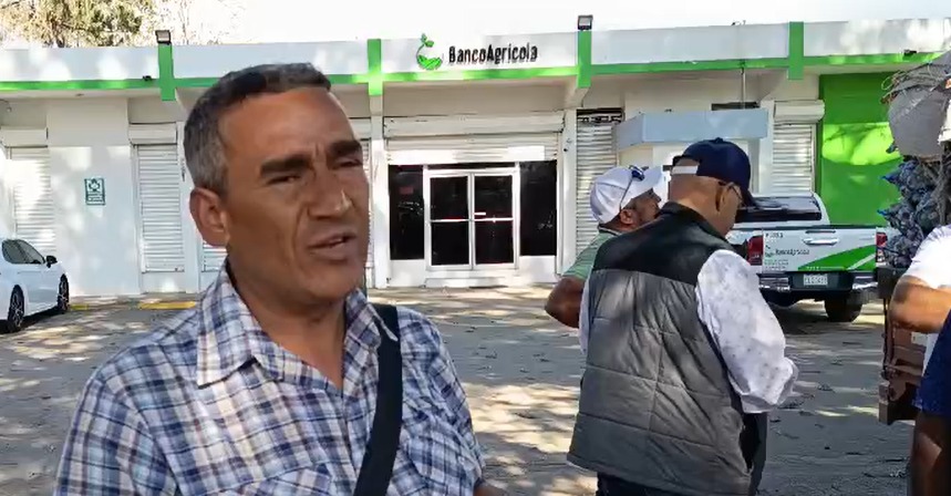 Productores de ajo en Constanza protestan frente al Banco Agrícola - Noticias de hoy en República Dominicana | De Último Minuto