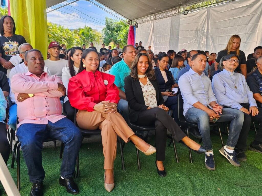 Distrito Educativo 03-01 de Azua celebra gala artística estudiantil - Noticias de hoy en República Dominicana | De Último Minuto