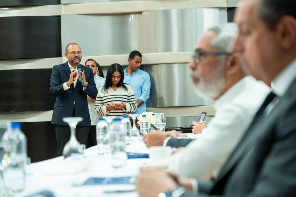 Ito Bisonó crea comisión para vigilar contrataciones del MIVHED - Noticias de hoy en República Dominicana | De Último Minuto