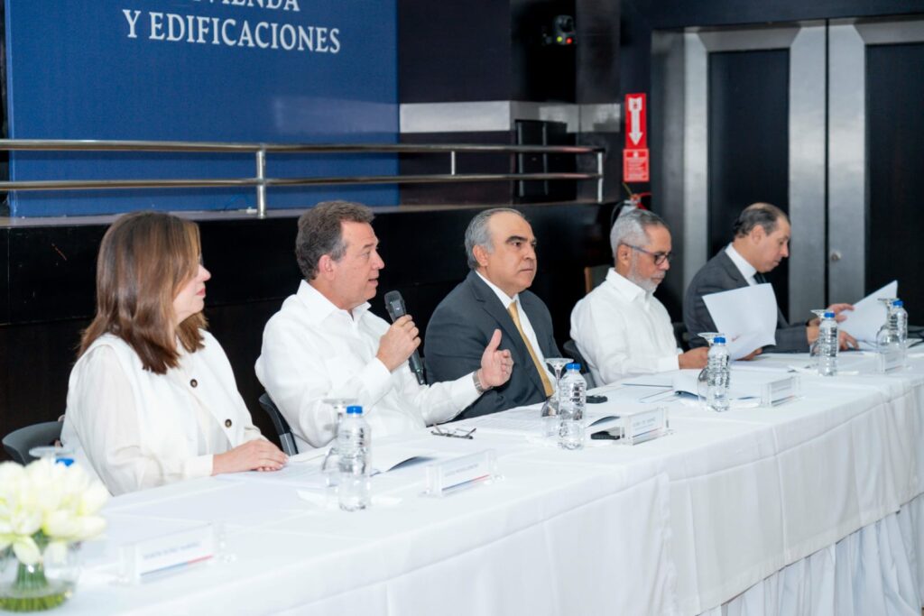 Ito Bisonó crea comisión para vigilar contrataciones del MIVHED - Noticias de hoy en República Dominicana | De Último Minuto