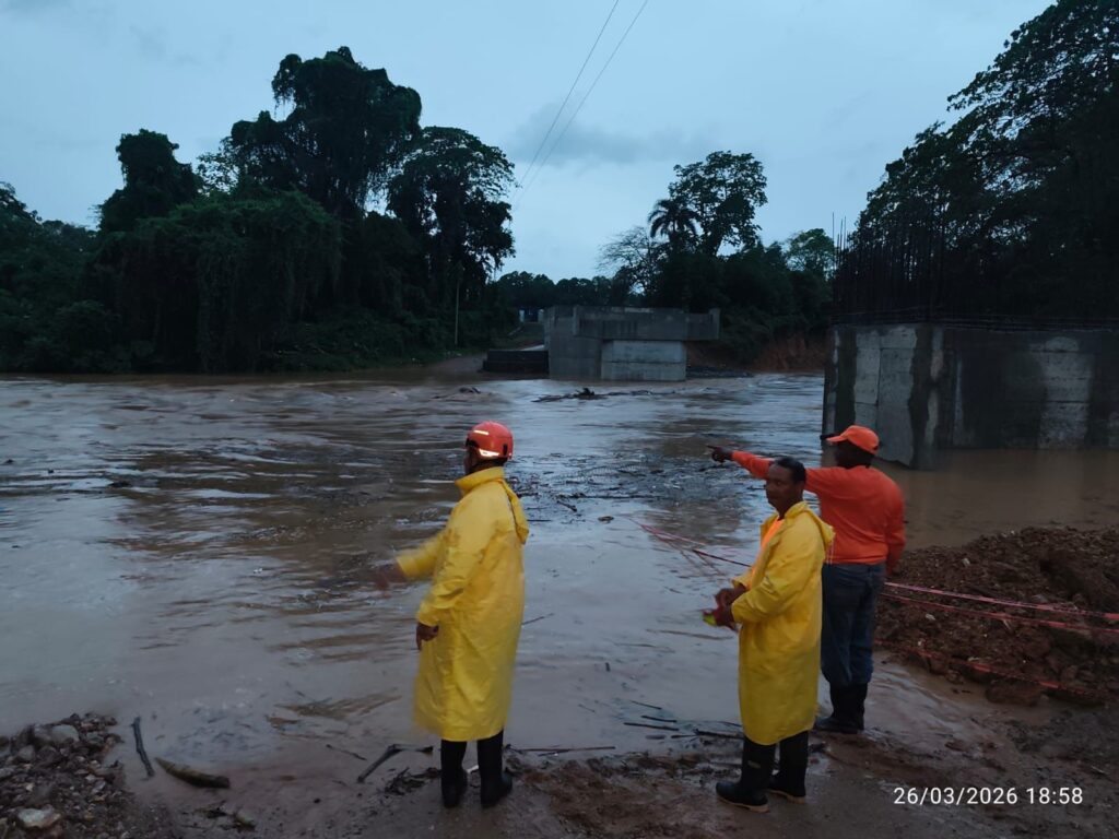 Fuertes lluvias causan inundaciones, daños a viviendas y mantienen en alerta a Monte Plata - Noticias de hoy en República Dominicana | De Último Minuto
