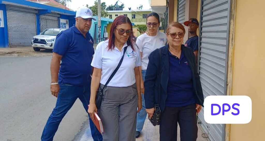 Directora Provincial de Salud y gobernadora visitan vivienda de mujer con cáncer cerebral en La Romana - Noticias de hoy en República Dominicana | De Último Minuto
