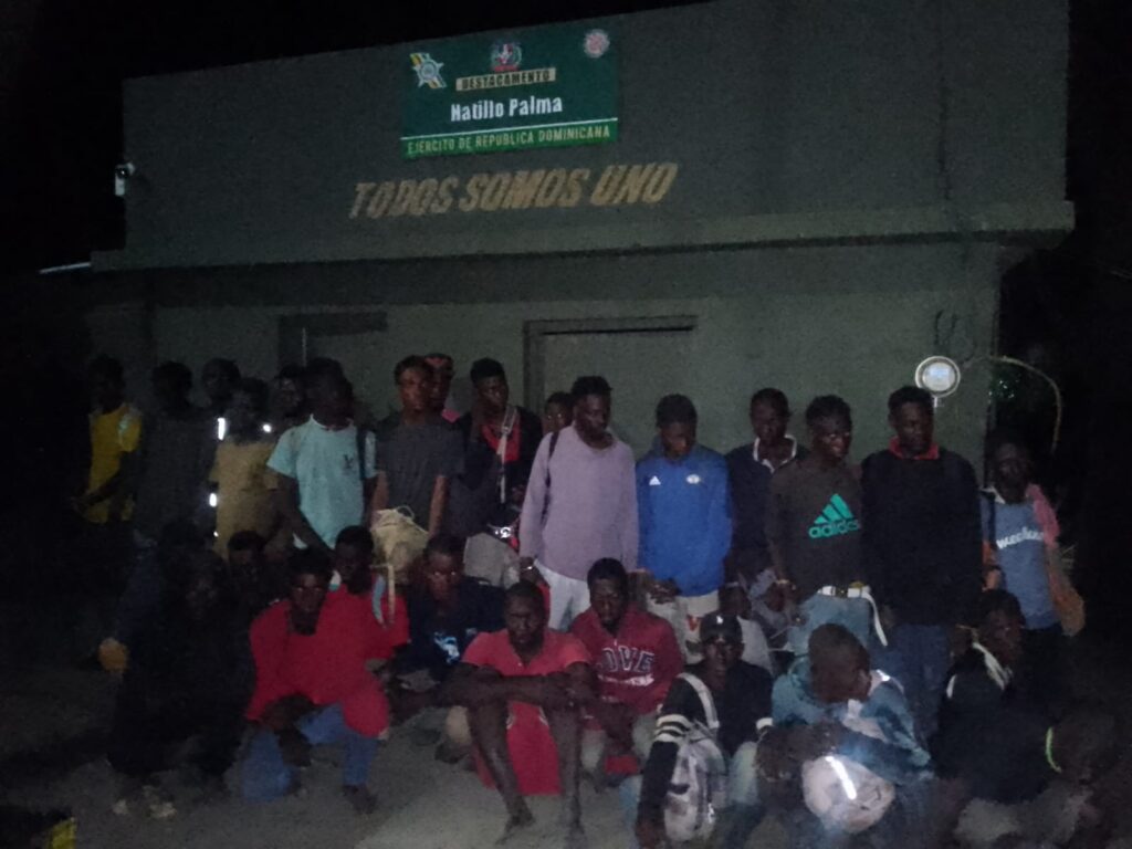 Detienen a 65 haitianos en condición migratoria irregular en Montecristi - Noticias de hoy en República Dominicana | De Último Minuto